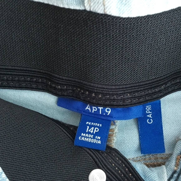 APT. 9 Women's blue/ white Capri jeans. - Picture 4 of 8